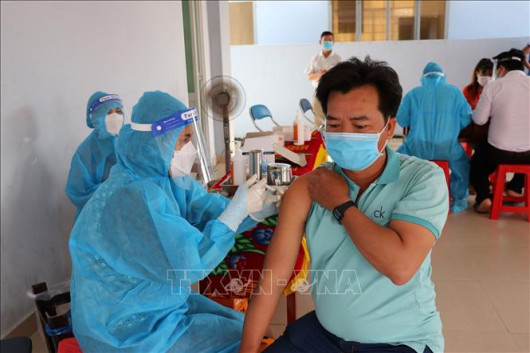 TIN DỊCH VIỆT NAM 17.12: Thêm 15.236 ca nhiễm mới SARS-CoV-2 và 246 ca tử vong