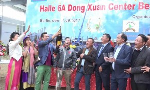 Album: Lễ cất nóc Halle 6A tại TTTM Đồng Xuân Berlin  (27.9.2017) – Ảnh Đoàn Văn Thành và Hội PN ĐX
