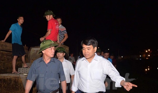 Chủ tịch Hà Nội trực tiếp chỉ đạo giữa đêm vì mưa lũ bất thường