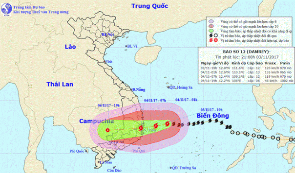 Bão số 12 gây sóng biển cao 8m, Nam Trung Bộ đang có mưa rất to