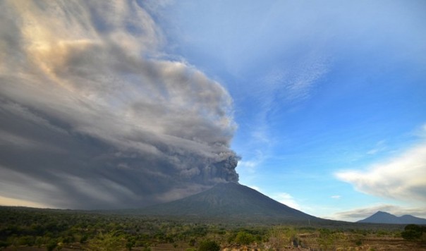 CHÚ Ý: Đại sứ quán Việt Nam tại Indonesia hướng dẫn cách sơ tán khỏi núi lửa khổng lồ Agung