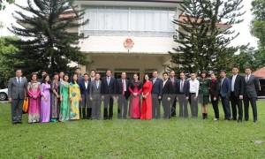 CHỦ TỊCH QUỐC HỘI: thăm cộng đồng người Việt Nam tại Singapore