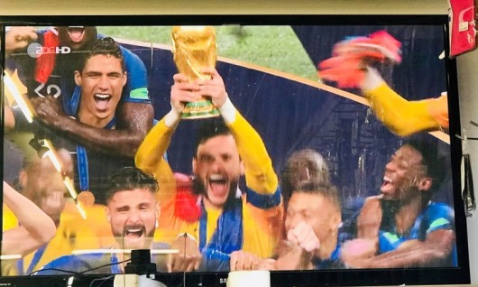 VÔ ĐỊCH WORLD CUP 2018, TUYỂN PHÁP NHẬN HUÂN CHƯƠNG BẮC ĐẨU BỘI TINH