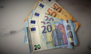 SỐ PHẬN ĐỒNG EURO PHỤ THUỘC VÀO THỊ TRƯỜNG NĂNG LƯỢNG