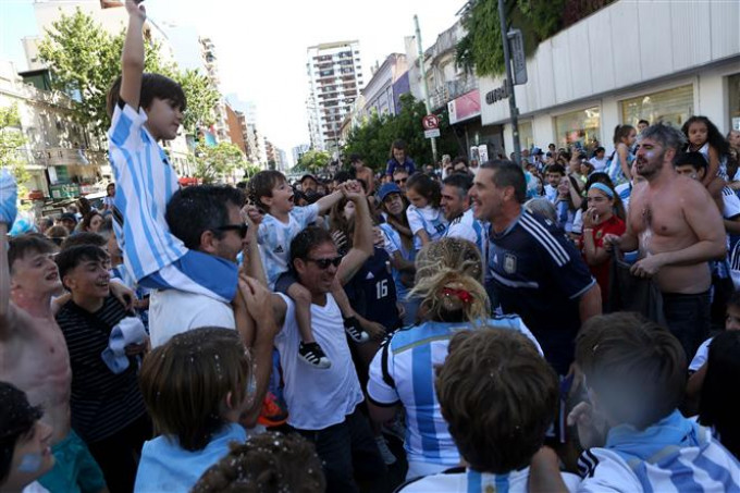 VÔ ĐỊCH WORLD CUP 2022 LÀM DỊU NỖI ĐAU KHỦNG HOẢNG KINH TẾ Ở ARGENTINA