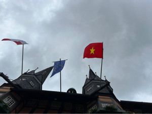 TIN QUÊ HƯƠNG: Công dân 13 quốc gia được nâng hạn tạm trú tại Việt Nam lên 45 ngày