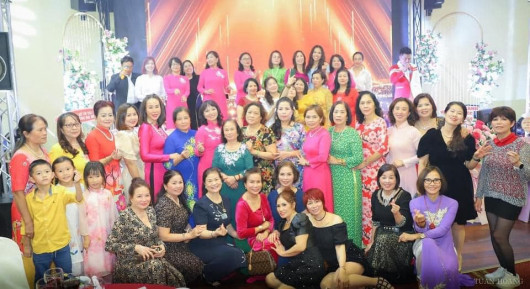 CLB phụ nữ Hoa Hồng Praha 7 kỷ niệm 15 năm thành lập chào mừng ngày PN VN