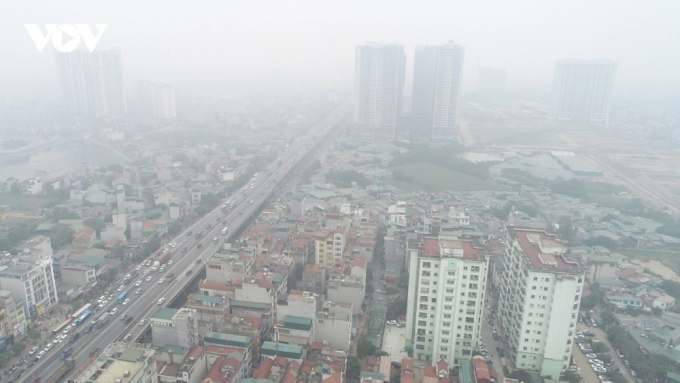 Hà Nội ô nhiễm không khí nhiều ngày, người dân cứ ra đường là da rộp đỏ: Chuyên gia cảnh báo vấn đề sức khoẻ đáng lo ngại