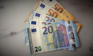 Đồng euro tăng vọt sau vòng 1 bầu cử Quốc hội tại Pháp