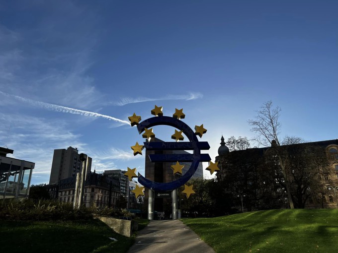 Kinh tế Khu vực đồng tiền chung châu Âu (Eurozone): Còn nhiều “cơn gió ngược”