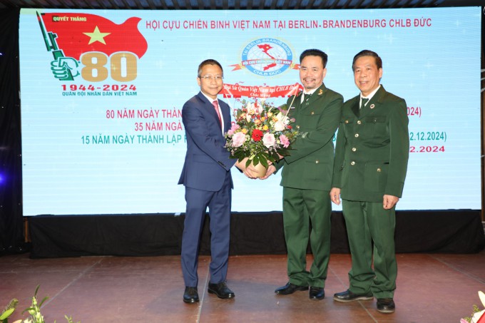 HỘI CCB BERLIN-BRANDENBURG THÀNH CÔNG LỄ KỶ NIỆM NGÀY TL QĐND VN &amp; 15 NĂM THÀNH LẬP