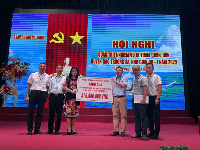 „HOÀN THÀNH NHIỆM VỤ THĂM ĐẢO TRƯỜNG SA“, LỜI TRI ÂN CỦA NHÓM KIỀU BÀO CHLB ĐỨC