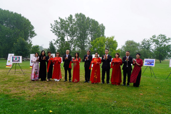 KHAI MẠC TRIỂN LÃM ẢNH “SẮC MÀU VIỆT NAM” TẠI VƯỜN THẾ GIỚI GÄRTEN DER WELT