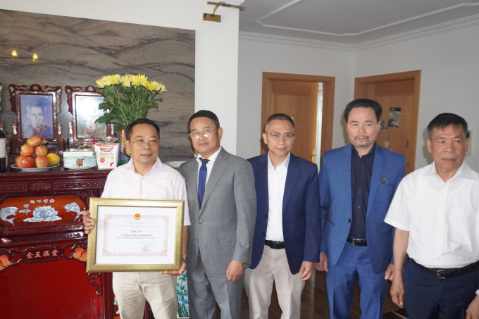 Ngày Thương binh - Liệt sĩ 27/7: Xúc động thăm hỏi các gia đình chính sách tại CHLB Đức