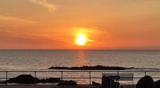 Nhiều nước tại châu Âu đang hứng chịu đợt nắng nóng cực đoan đầu Hè. Tại Pháp, có ít nhất 2 người tử vong, hơn 300 người phải điều trị