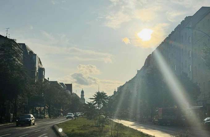 C.ẢNH BÁO: Nồng độ ozone cao, khuyến cáo hạn chế hoạt động ngoài trời tại Berlin