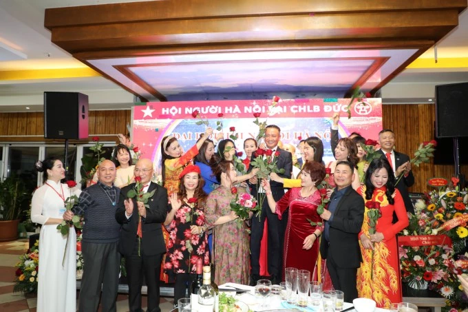 THƯ MỜI: Tham gia lễ kỷ niệm 15 năm ngày thành lập và 71 năm ngày giải phóng Thủ đô cùng Hội Người Hà Nội