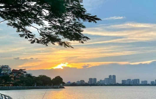 THÁNG TÁM, THU CHƯA VỀ - Thơ Đông Hà, từ Hà Nội