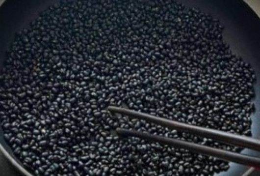 Uống nước đậu đen rang có tác dụng gì?