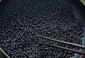 Uống nước đậu đen rang có tác dụng gì?