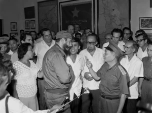 VIET-BAO.DE HƯỞNG ỨNG HỘI CHỮ THẬP ĐỎ VN KÊU GỌI KIỀU BÀO ỦNG HỘ NHÂN DÂN CUBA