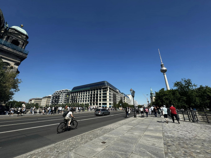 TIN BERLIN: 23 tuyến phố được dỡ bỏ một phần quy định chạy 30 km/h