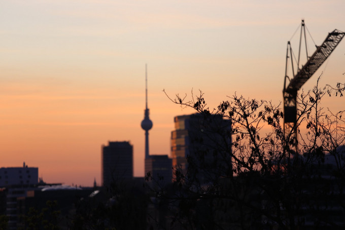 TIN N.ÓNG: Cuộc tranh luận về giờ giới nghiêm tại sân bay Berlin Brandenburg (BER)