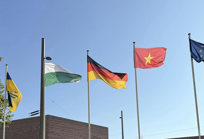 ĐỨC THIẾU NGƯỜI, NHƯNG KHÔNG THIẾU NGƯỜI BỎ CUỘC