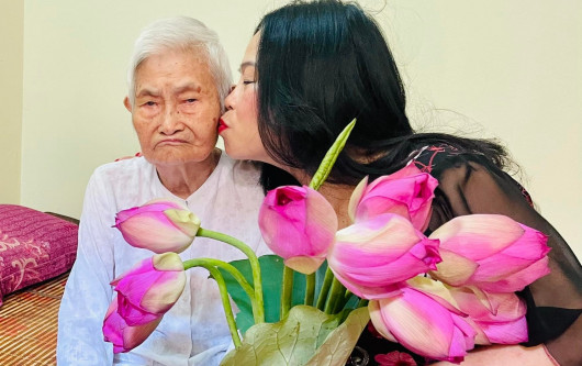 Làm thế nào để trở thành một người tử tế? Hãy yêu Mẹ mình khi về già!!!