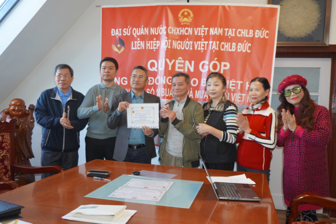 CỘNG ĐỒNG NGƯỜI VIỆT TẠI ĐỨC TIẾP TỤC QUYÊN GÓP HƯỚNG VỀ ĐỒNG BÀO BÃO LŨ TRONG NƯỚC