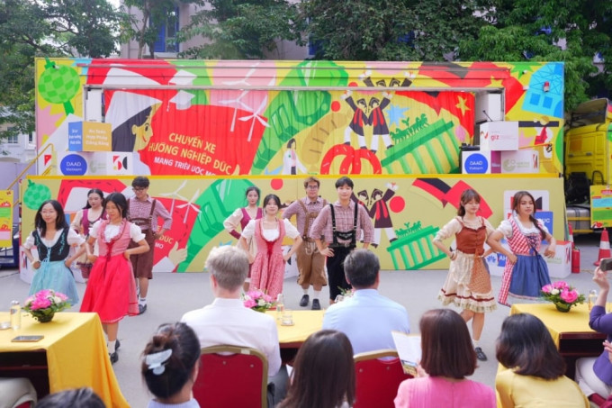 “Chuyến xe hướng nghiệp Đức 2025 – Mang triệu ước mơ” đã chính thức lăn bánh tới Trường Đại học Hà Nội