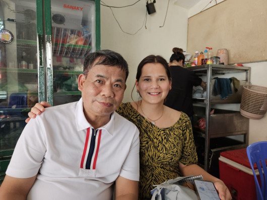 TIN VUI: Viet-bao.de cùng cộng đồng mạng đã giúp cha con ông Lợi và Vivien đoàn tụ