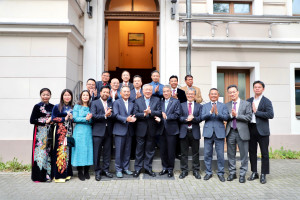 TĂNG CƯỜNG QUAN HỆ VIỆT NAM - CHLB ĐỨC VÀ PHÁT HUY SỨC MẠNH CỘNG ĐỒNG, TRÍ THỨC, DOANH NGHIỆP VÀ KIỀU BÀO TẠI CHLB ĐỨC.