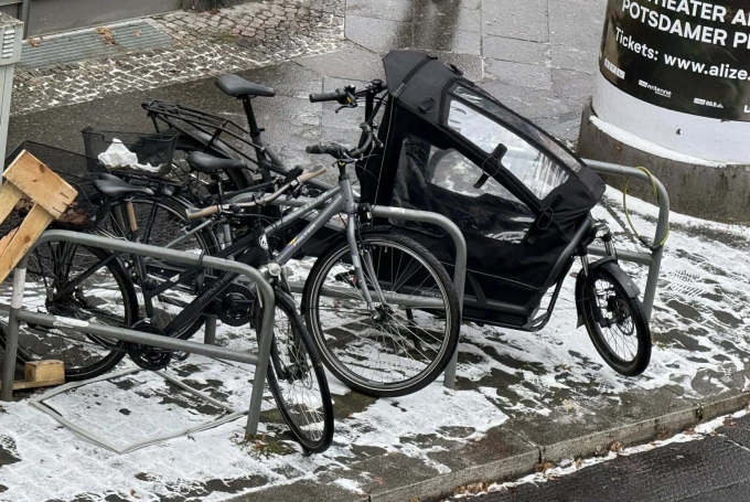 CẢNH BÁO TỪ DWD: Thời tiết xấu gây tai nạn tại Berlin và Brandenburg – Tuyết rơi trơn trượt, bà con chú ý