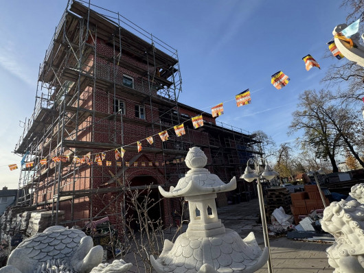 THƯ MỜI THAM DỰ CHƯƠNG TRÌNH TÔN VINH &amp; TRI ÂN CÁC CÔNG TY XÂY DỰNG ĐỨC HOÀN THÀNH LỢP MÁI CHÙA ĐỒNG TÂM