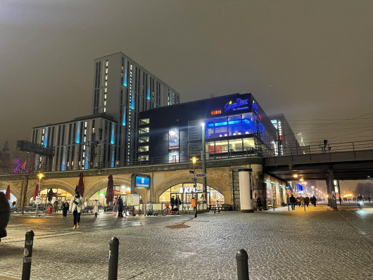 TIN BERLIN: Hiệu Trưởng trường học bị tấn công tại ga tàu điện ngầm Berlin