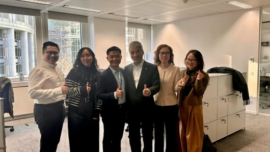 Đại sứ Nguyễn Đắc Thành thăm văn phòng FPT mới khai trương tại Frankfurt, Đức