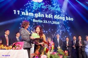 ALBUM: 11 NĂM TBT PHẠM QUỲNH NGA VỚI VIET-BAO.DE - Ảnh nhà báo Quang Chí