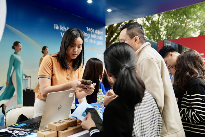 Vietnam Airlines chung tay viết nên hành trình hạnh phúc tại Vietnam Happy Fest 2025