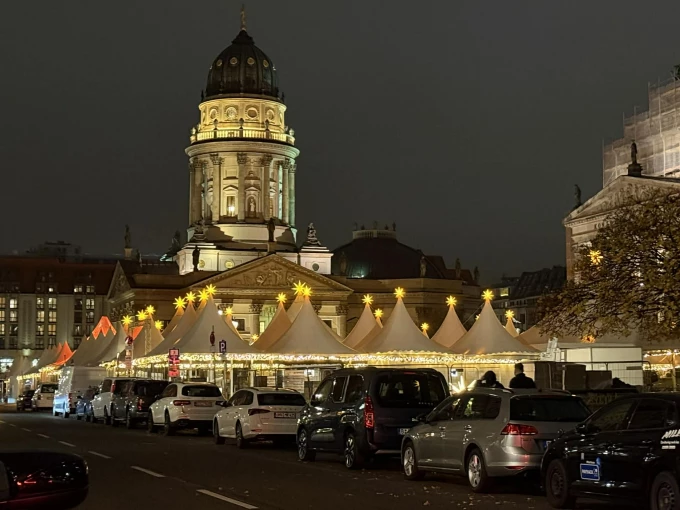 TIN SỐC: Cháy căn hộ do các thiếu niên trẻ tuổi ném pháo hoa