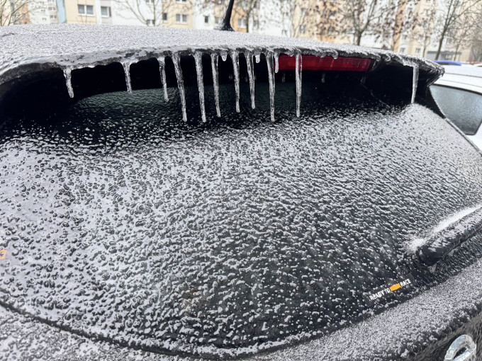 THỦ ĐÔ BERLIN RỐI LOẠN DO THỜI TIẾT BĂNG GIÁ VÀ MƯA PHÙN: Giao thông công cộng tê liệt