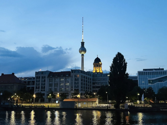 Khám xét Deutsche Bank tại Frankfurt và Berlin vì nghi vấn rửa tiền