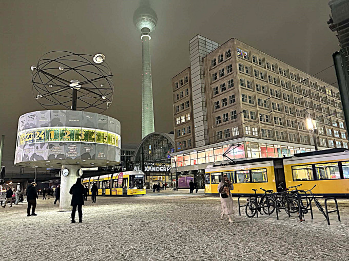 CẢNH BÁO: Nguy cơ trơn trượt do mưa đá và tuyết rơi tại Berlin