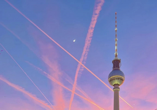 TIN ĐỨC: Thiếu niên 17 tuổi rượt đuổi cảnh sát - TIN PHÁP: Hỗn chiến tại hội chợ Paris (Sốc)