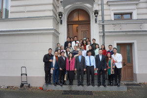 ALBUM: ĐOÀN NGHỆ SĨ TPHCM THĂM SỨ QUÁN VÀ TRAO ´TỦ SÁCH NHỎ´ CHO ĐẠI DIỆN LHHNV TẠI ĐỨC