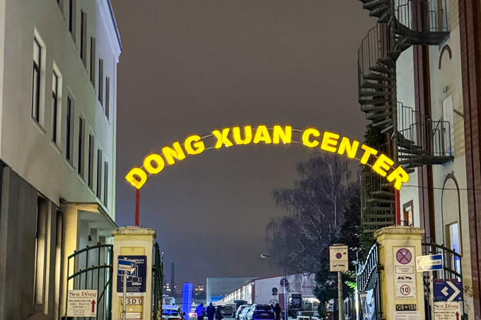 Trung tâm Đồng Xuân: Một Hà Nội thu nhỏ trên nền đất DDR cũ