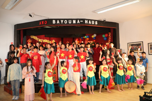 TRƯỜNG TIẾNG VIỆT AWO BERLIN RỘN RÀNG VUI ĐÓN TẾT CỔ TRUYỀN BÍNH NGỌ