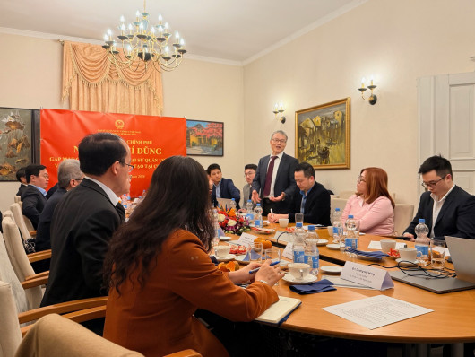 Phó Thủ tướng Nguyễn Chí Dũng gặp gỡ cộng đồng trí thức người Việt tại CHLB Đức, thúc đẩy hợp tác đổi mới sáng tạo.