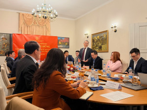 Phó Thủ tướng Nguyễn Chí Dũng gặp gỡ cộng đồng trí thức người Việt tại CHLB Đức, thúc đẩy hợp tác đổi mới sáng tạo.