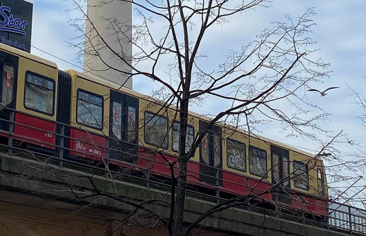 Nắng nóng kỷ lục “thử lửa” giao thông Berlin: S-Bahn, xe buýt và đường ray cùng chịu sức ép